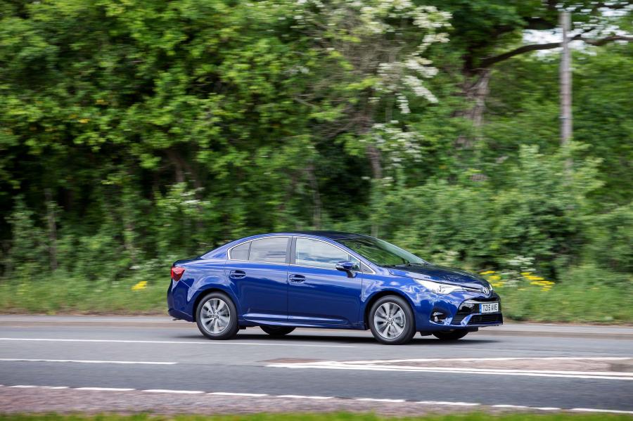  Toyota Avensis 2015 года  (UK) (фото 5 из 27)